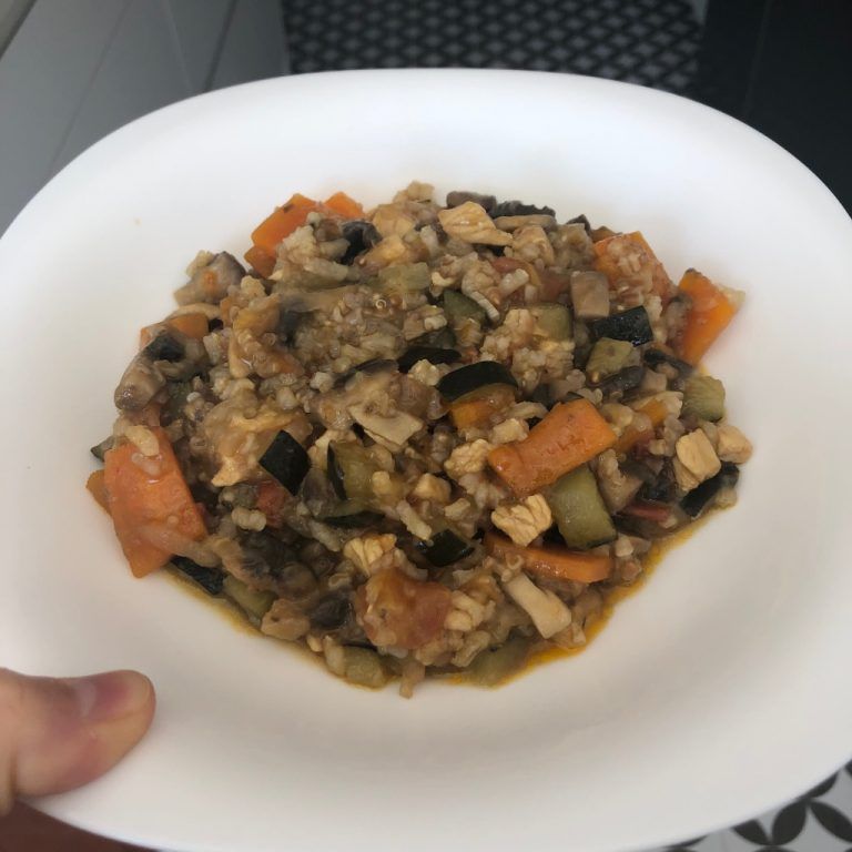 Arroz con verduritas, champiñones y pollo