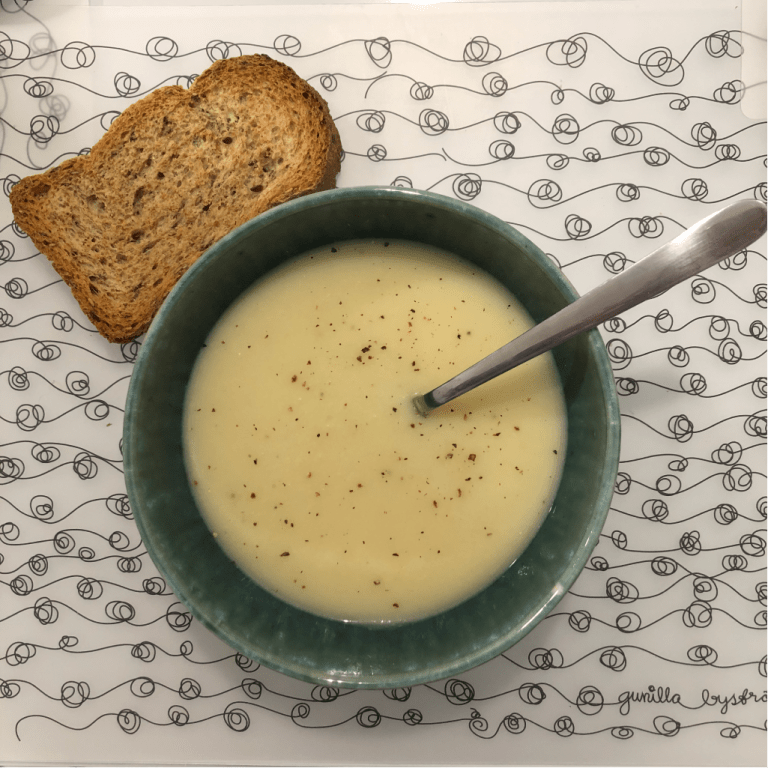 Crema de repollo, patata y manzana