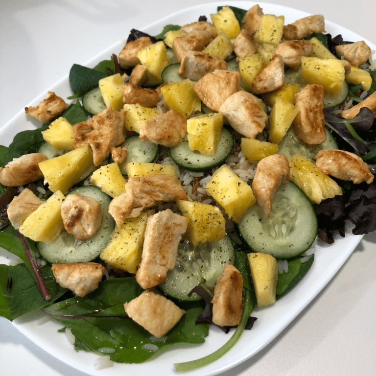 Ensalada de arroz, pollo y piña