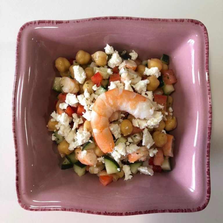 Ensalada de garbanzos y langostinos