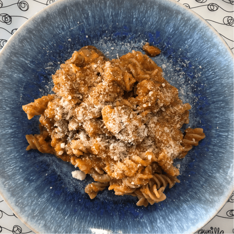 Pasta de legumbres con verduritas y mejillones