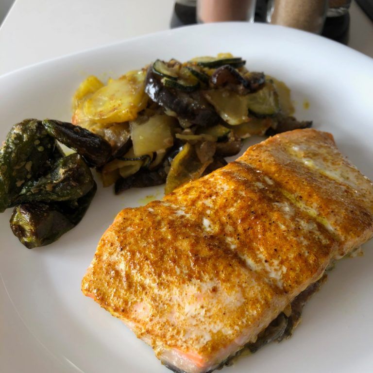 Salmón con curry al horno