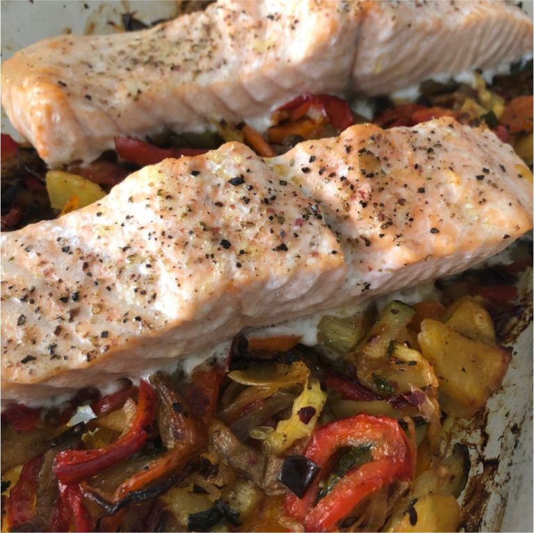 Salmón al horno con verduritas