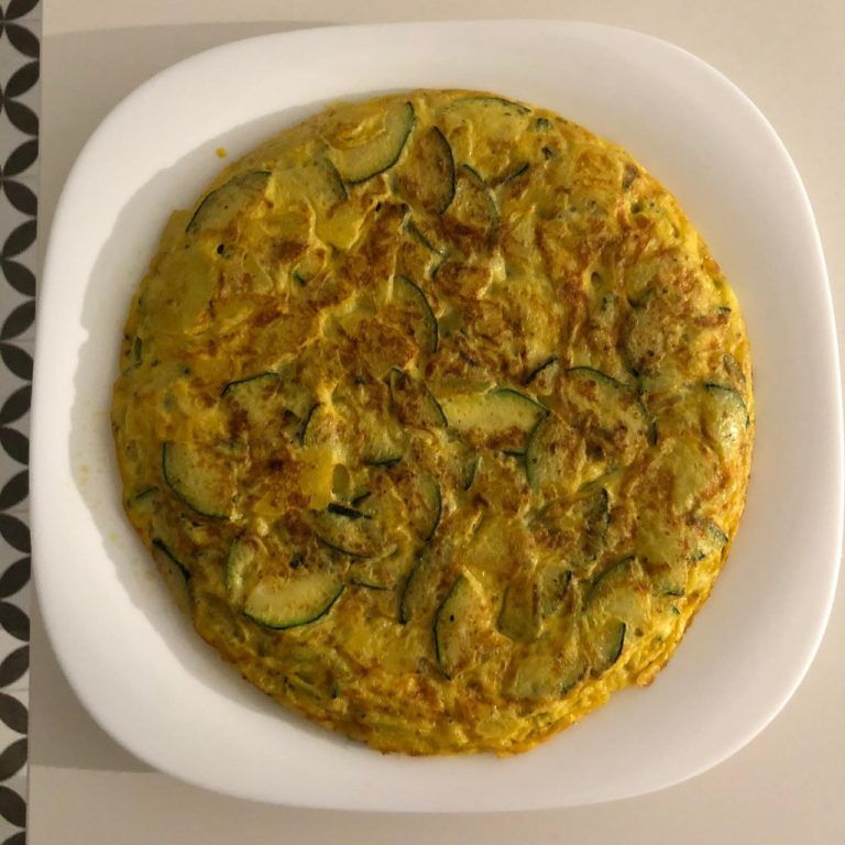 Tortilla de calabacín, cebolla y patata sin freír