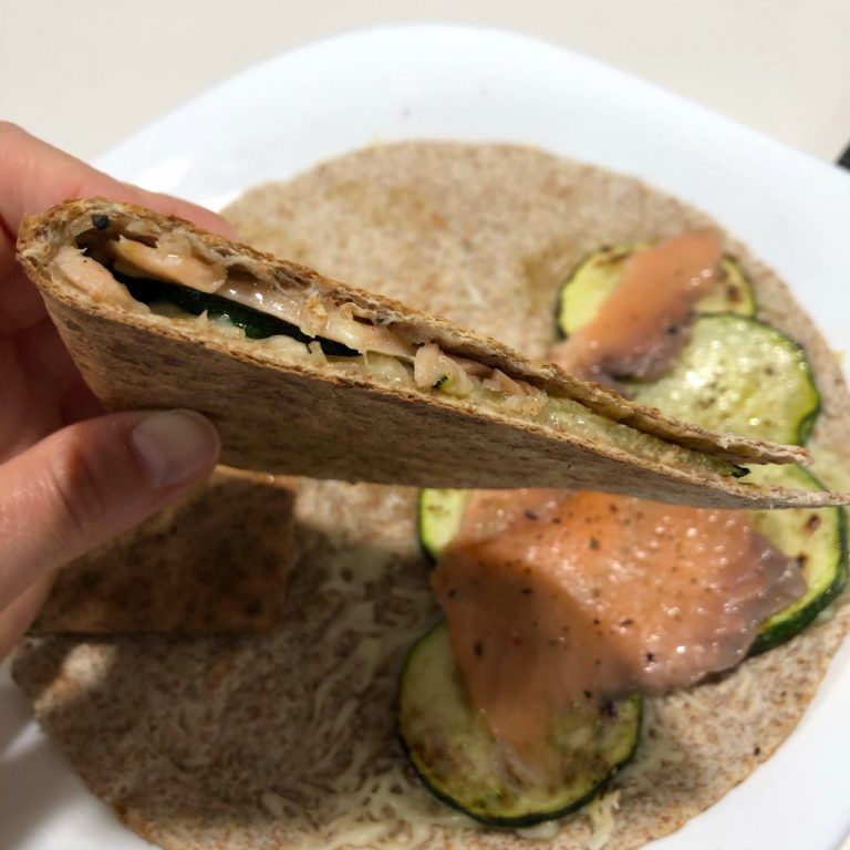 Wraps de calabacín, salmón ahumado y queso
