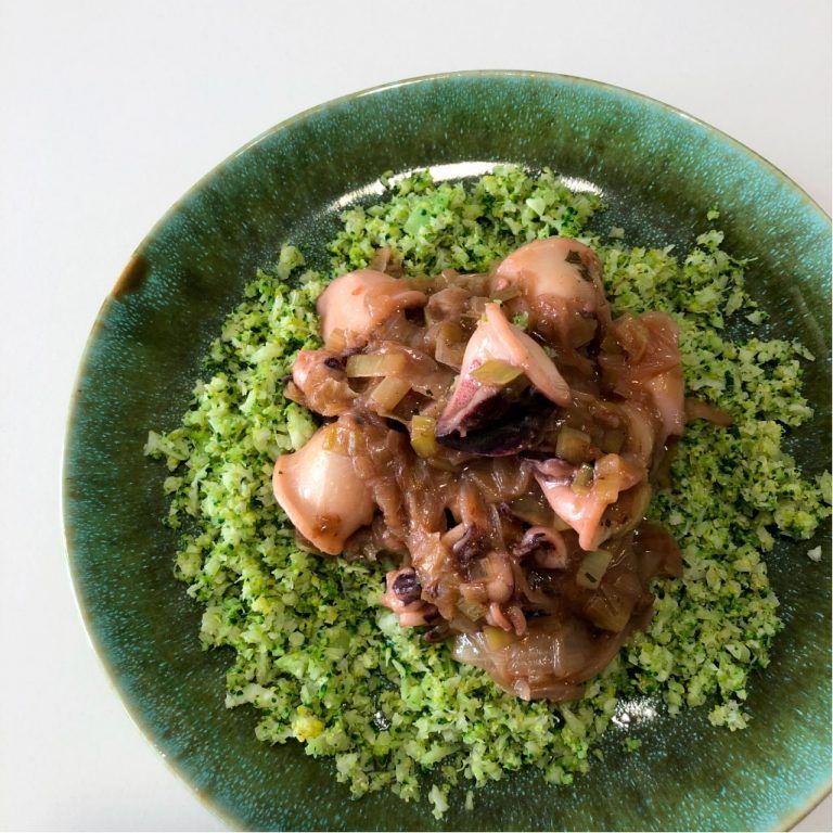 Chipirones encebollados