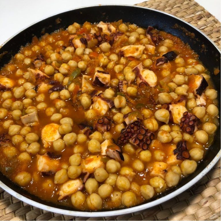 Potaje de garbanzos con pulpo