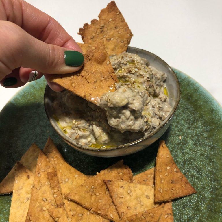 Paté de berenjena con crackers caseros