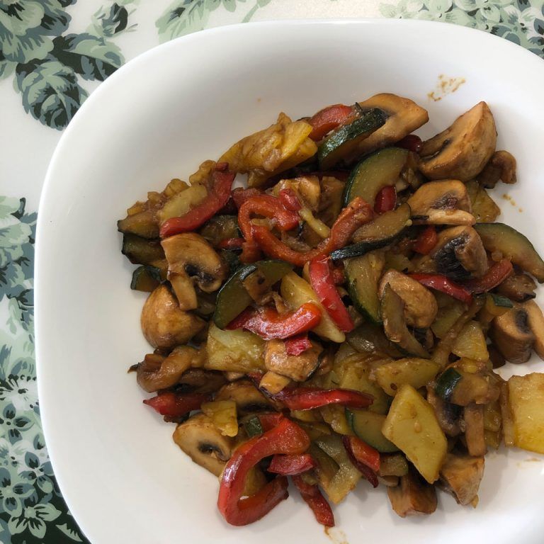 Salteado de patatas con verduritas y champis