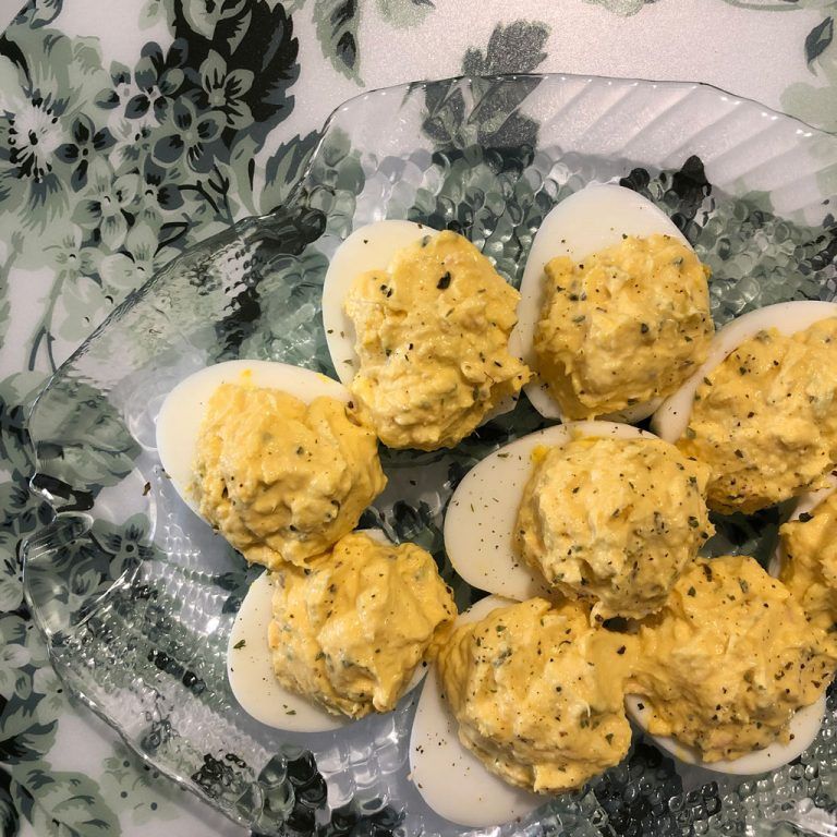 Huevos rellenos de salmón