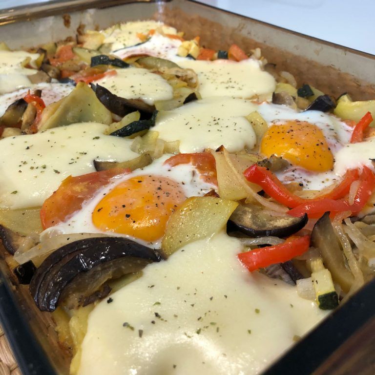 Verduritas con provolone y huevos al horno