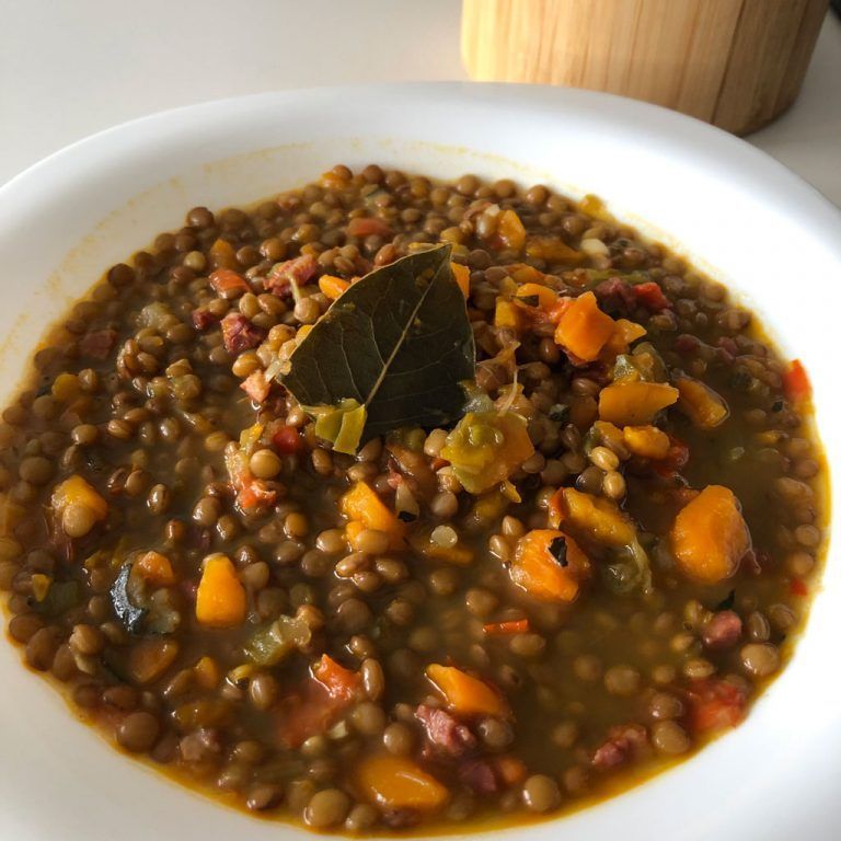 Lentejas de verduras con taquitos de jamón
