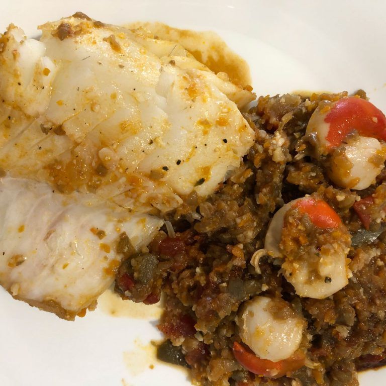 Bacalao con verduras y zamburiñas