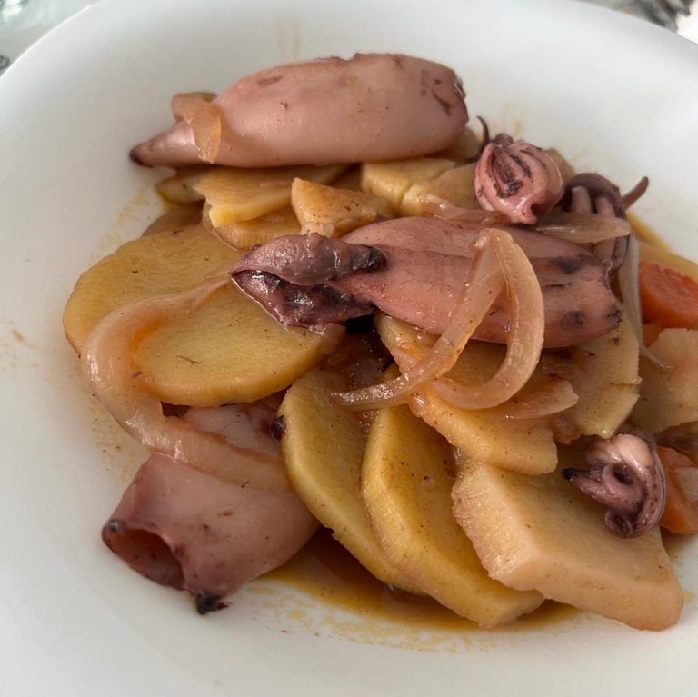 Guiso de chipirones y patatas
