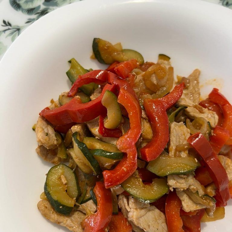 Wok de verduras y lomo