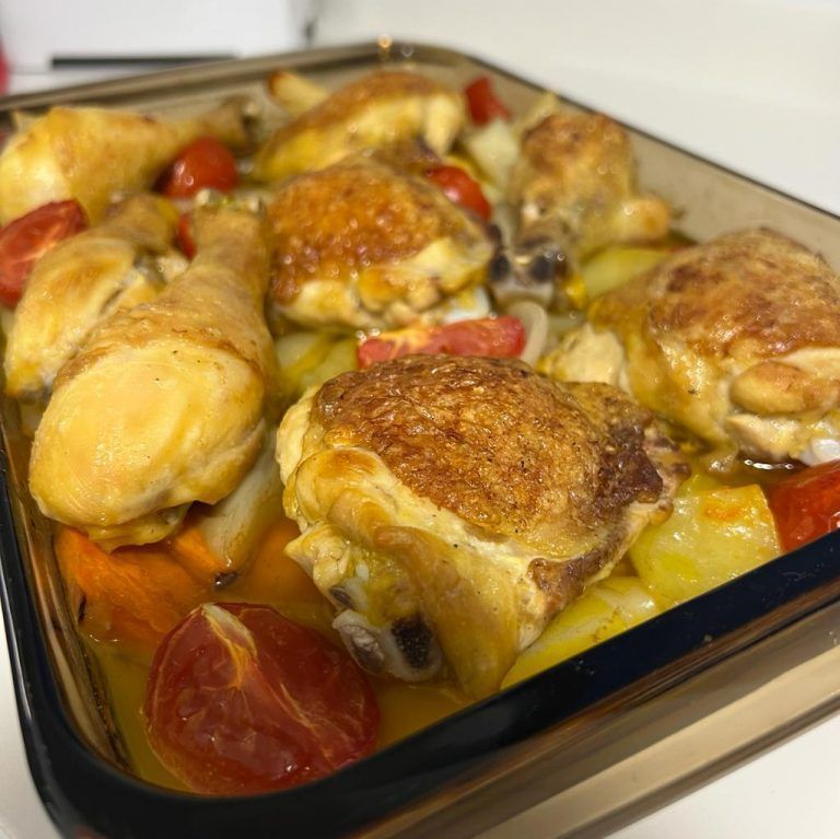 Pollo al horno con guarnición 