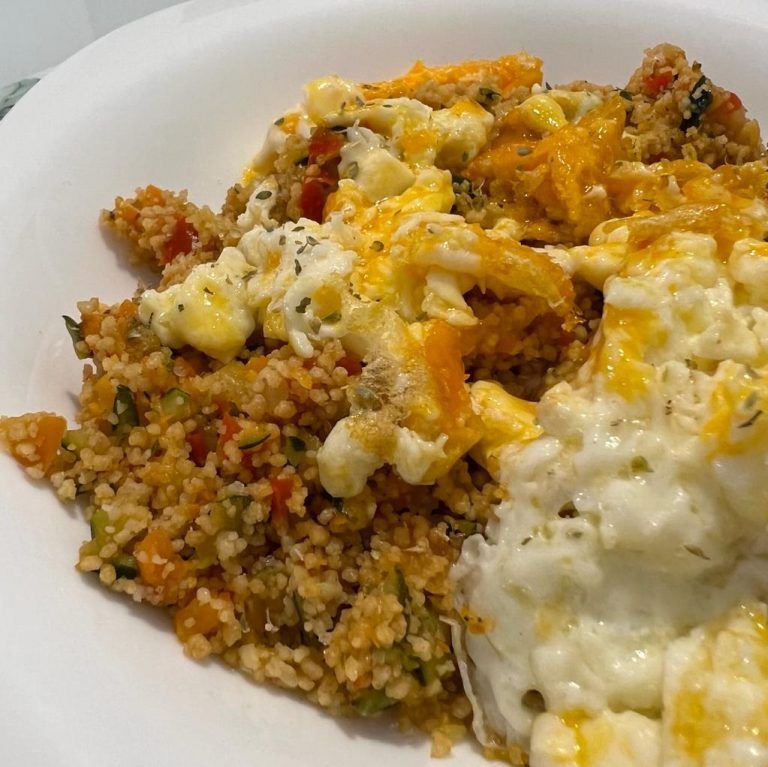 Cuscús con verduritas y huevo a la plancha