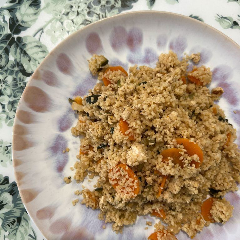 Cuscús integral con verduritas y tofu